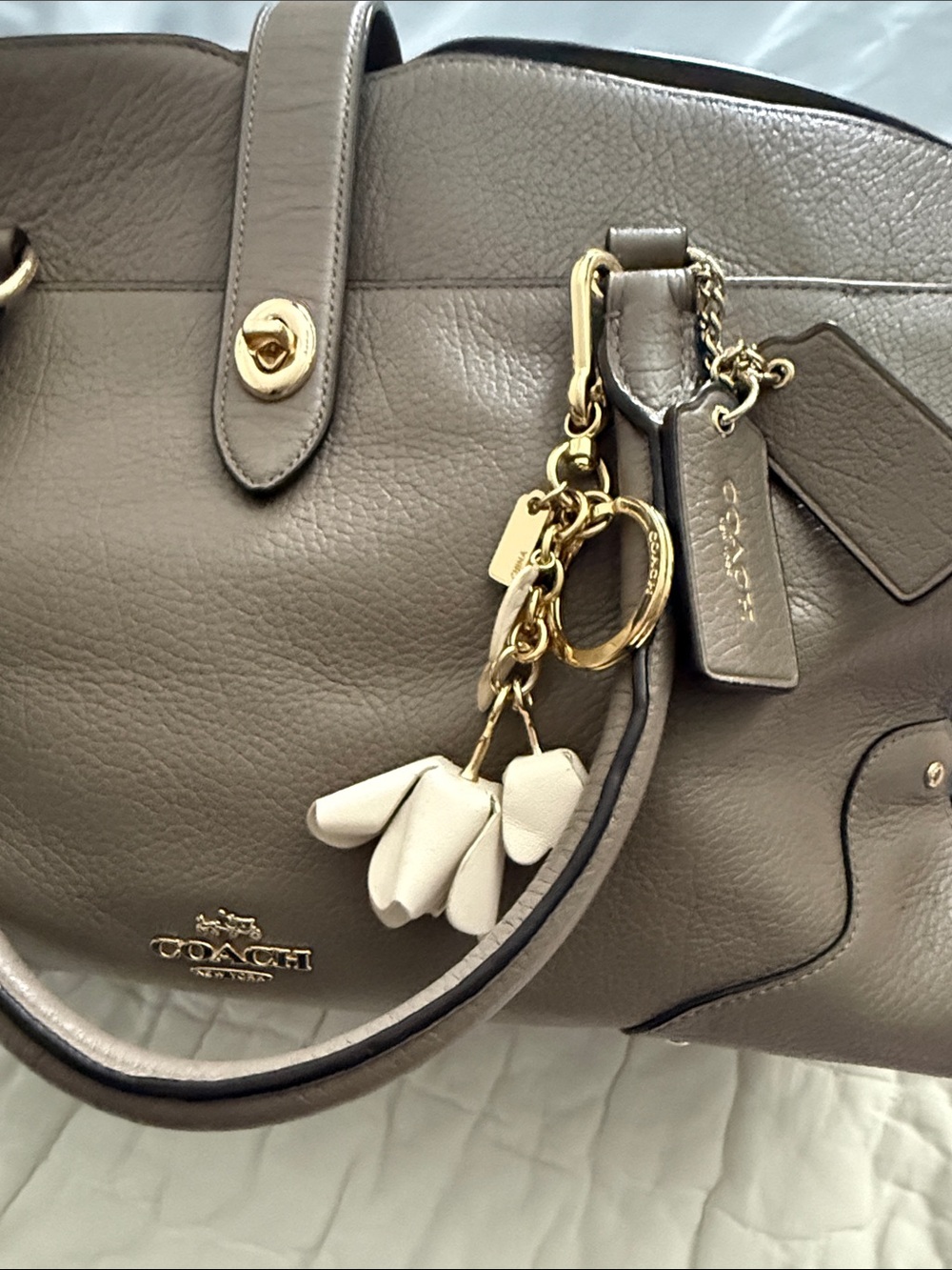 COACH MERCER GRAY Crossbody Leather Satchel with Gold bagCharm tea rose white - Picture 7 of 13